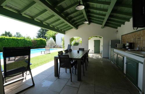 vacation rental with pool and poolhouse, close to arles in moulès- sleeps 8 - Foto 12