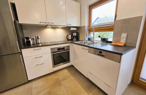 Modernes Ferienhaus mit großer Küche, Terrasse & Garten - Foto 2