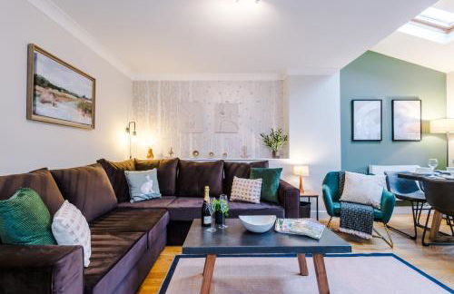 NEW! Incredible Home In Northwich By 53 Degrees Property, Perfect For Groups, FREE Parking! - Photo 3