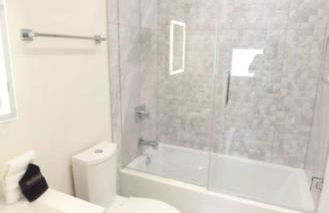 Sleeps 12 Downtown Entire home with rooftop - Foto 16