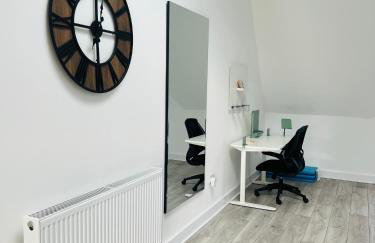 Luxurious New Home Near Airport - Photo 11