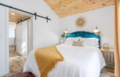 7 Le Soleil Retro Tiny House, Boat Parking, Mins to Lake Guntersville, City Harbor - Foto 12