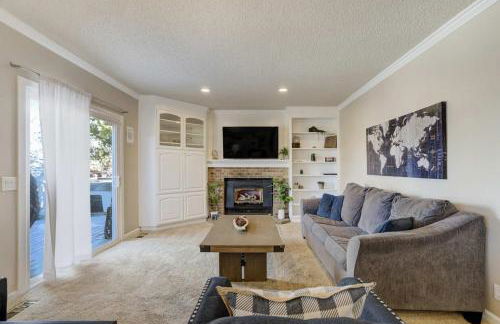 Deep Blue Spacious Escape w Hot Tub & Playground - Foto 15