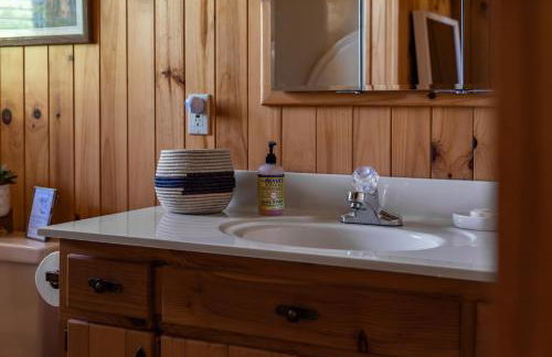 Pet Friendly NC Cabin with Views & Hot Tub - Foto 23