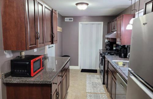 Nice house with private parking, king bed fenced yard - Foto 14