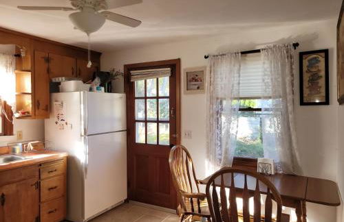 East Granby with AC and WiFi 3 minute to Bradley - Foto 10