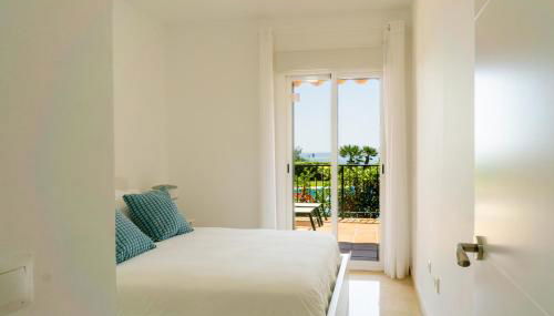 Encinas Garden Stay - Photo 3