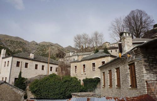 The Mountain House -mountain getaway - Photo 26