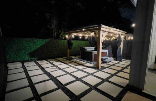 Gray Lux Hse 3BR 3 and half Ba MedCenter DownTWN HotTub - Photo 35