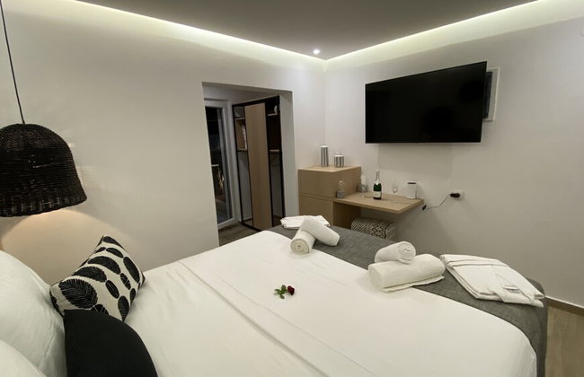 Hersonissos Beach Front Suites - Photo 31