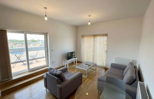 Modern 2 bed flat with balcony - Foto 1
