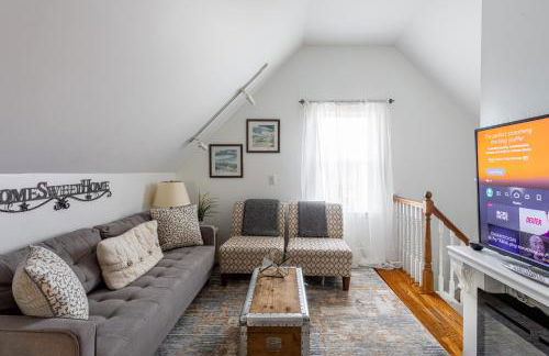 Charming 2BR Getaway with Modern Comforts - Foto 9