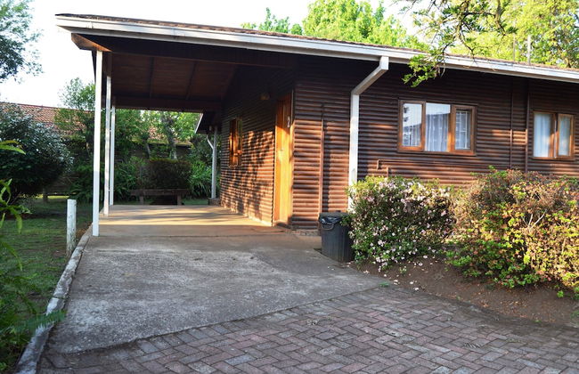 Log Cabin & Settlers Village - Photo 4