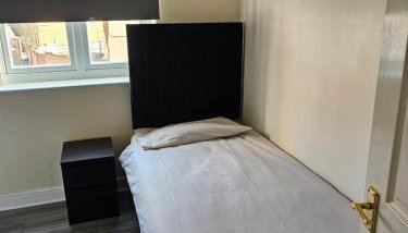 Sleek 4 bed Apartment with 2 bathrooms - Foto 2