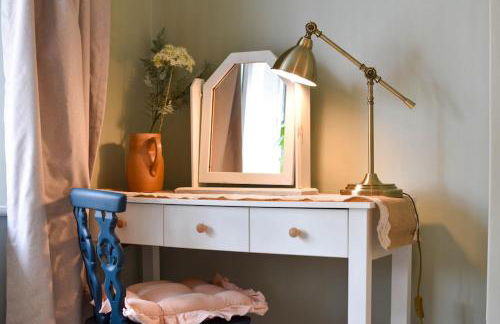 Cheerful 3 bed Grade II Central Cottage - Foto 21