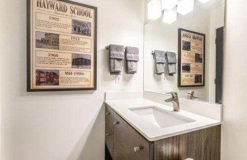 Boutique 1BR Condo - Walk to Memorial Stadium - Historic Hayward Place - Foto 37