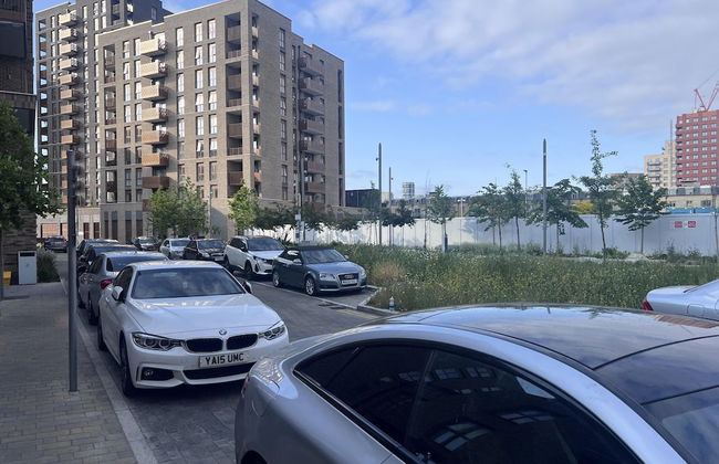 Lovely 1-bedroom With Private Balcony Near Barking - Foto 13