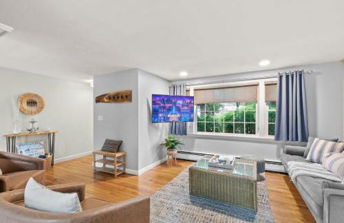 Modern Beach & Pond Getaway in Heart of Cape Cod - Foto 5