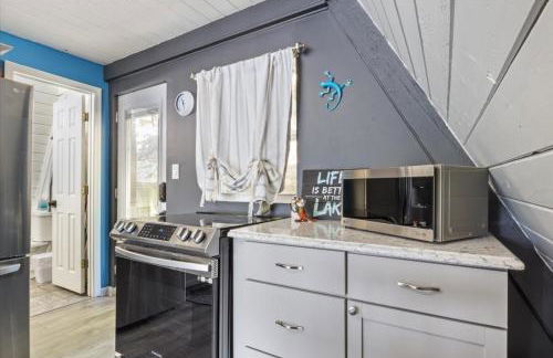 Pet Friendly A Frame w/ Private Dock & Great Lake Views - Foto 18