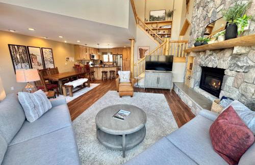 Gorgeous Executive Lutsen Townhome - Ski-in Ski-out, Pool, Hot Tub, Hiking, Biking, campfires and more! - Foto 9
