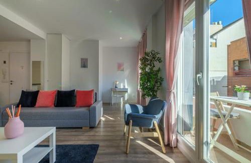 Modern, Stylish & Comfortable Apartment - Photo 24