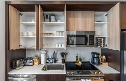 OTR King Bed Free On Site Parking Gym Pool Club Room - Foto 6