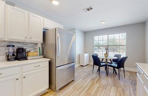 Downtown Duplex with Fire Pit 1 Mi to Waterfront - Foto 12