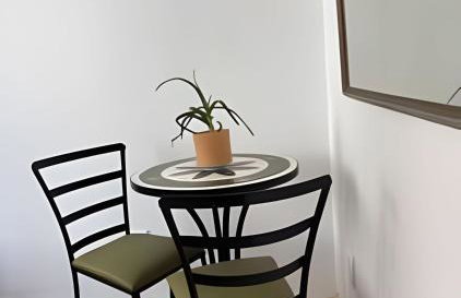 Lindo Quarto e sala em frente metro da Carioca - Foto 11