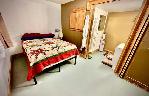 Comfortable one bedroom basement apartment in the woods - Foto 5