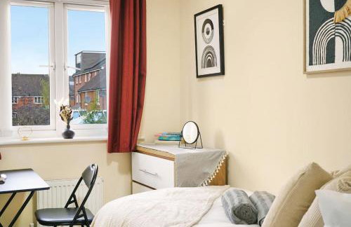 3 BR 5 Beds 3 Bath Private Garden Parking x2 Ideal for Family & Work Stays - Foto 18