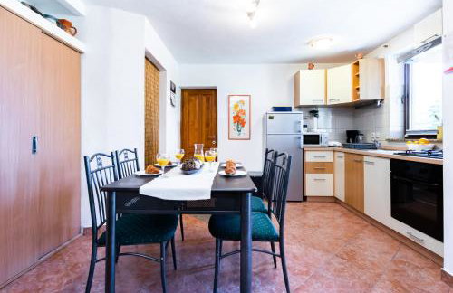 House Poljica with a pool - Foto 7