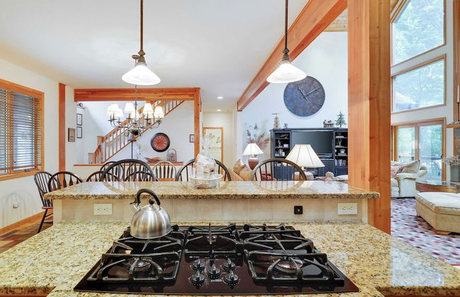 Elk Hollow by Avantstay Lakefront Chalet w/ Game Room & Fire Pit - Photo 17