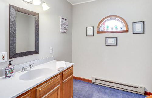 4 Mi to Camelback! Group-Friendly Poconos Cabin - Foto 27