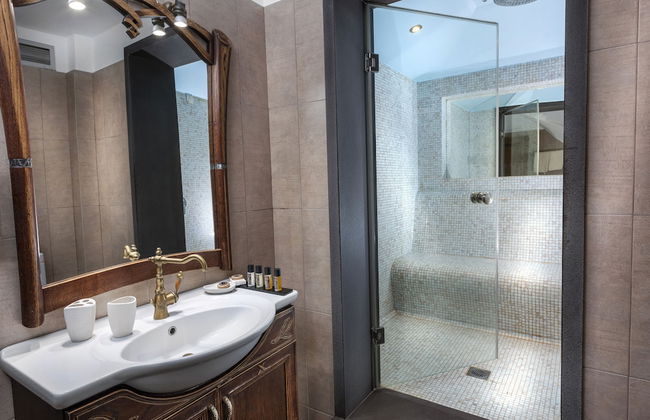 Iakovakis Suites & Spa - Photo 33