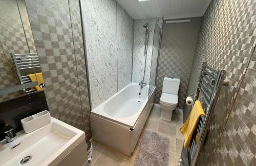 Indulgence Lakeside Lodge i3 with hot tub, private fishing peg situated at Tattershall Lakes Country Park - Foto 29