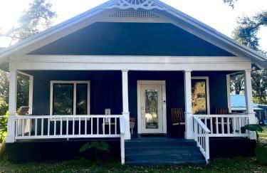 Farmhouse Oasis w Pool Heated Spa Treehouse and Game Room Located Centrally off I-4 - Foto 1