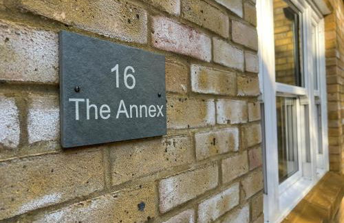 Cosy Hillside Annex - Photo 22