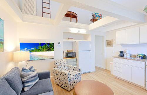 Newly remodeled 8-steps to sand path of Beach! - Foto 5