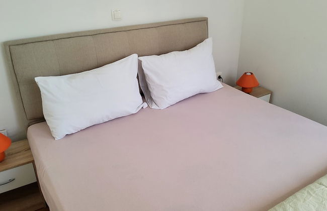 Apartment 11 Sleeps 4 Guests - Photo 9