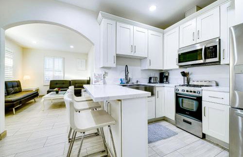 Stylish Modern Home, AC, Parking & Near FWYs - Foto 9