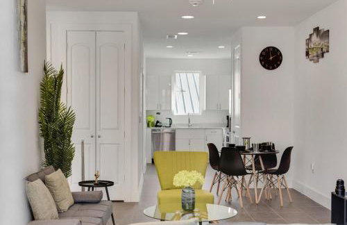 Urban 2BR I Free Parking I King Bed I Workspace - Foto 16