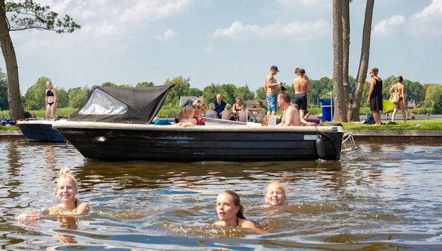 Cozy Chalet With Sloop in Giethoorn - Foto 4, Piscina