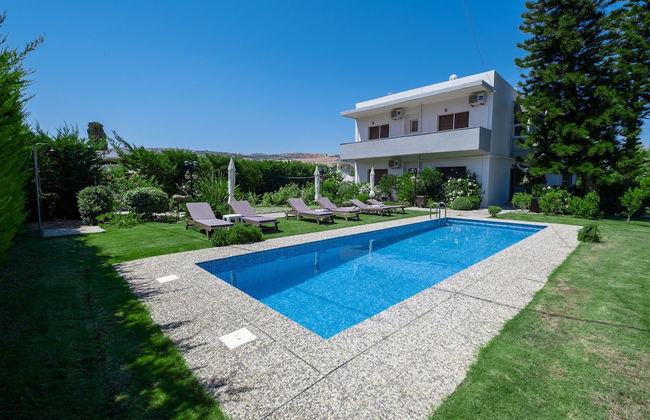 Apartment in Arkadi with swimming pool - Photo 1