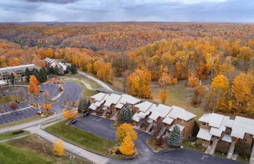 Ski-InandSki-Out! Cozy Bellaire Resort Retreat! - Foto 26