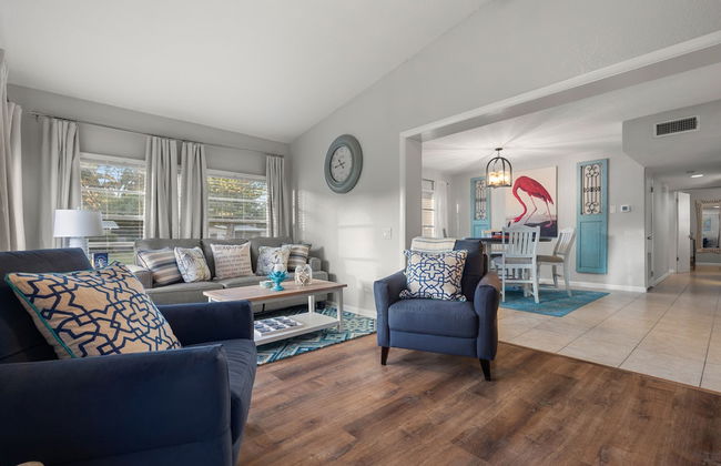 11350 Central Oasis 4BR Pool Home - Photo 3