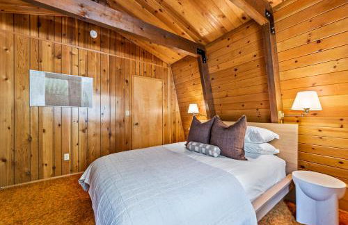 Pet & Kid Friendly Cozy Cabin, BBQ, Firepit, Outdoor Dining, Forest Views - Photo 25