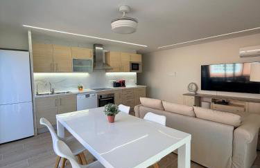Apartamento con terraza y parking en primera línea - Foto 3