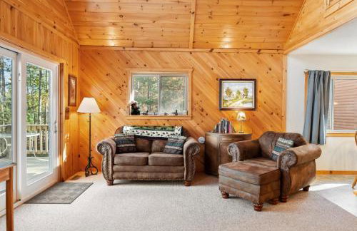 Lakefront Getaway with Kayaks, Fire Pit and Views - Foto 13