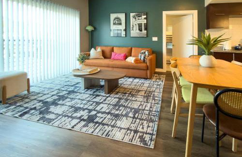 First Floor 2B2B • Pool, Gym, Dog Park • Near DTA - Foto 13