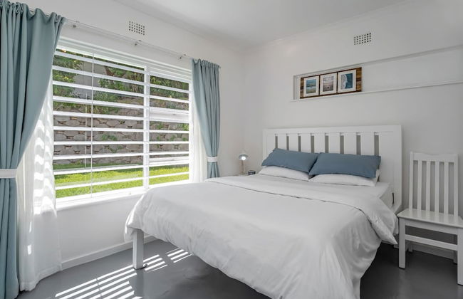 Unwind in Coastal Charm at Villa Santorini - Photo 11